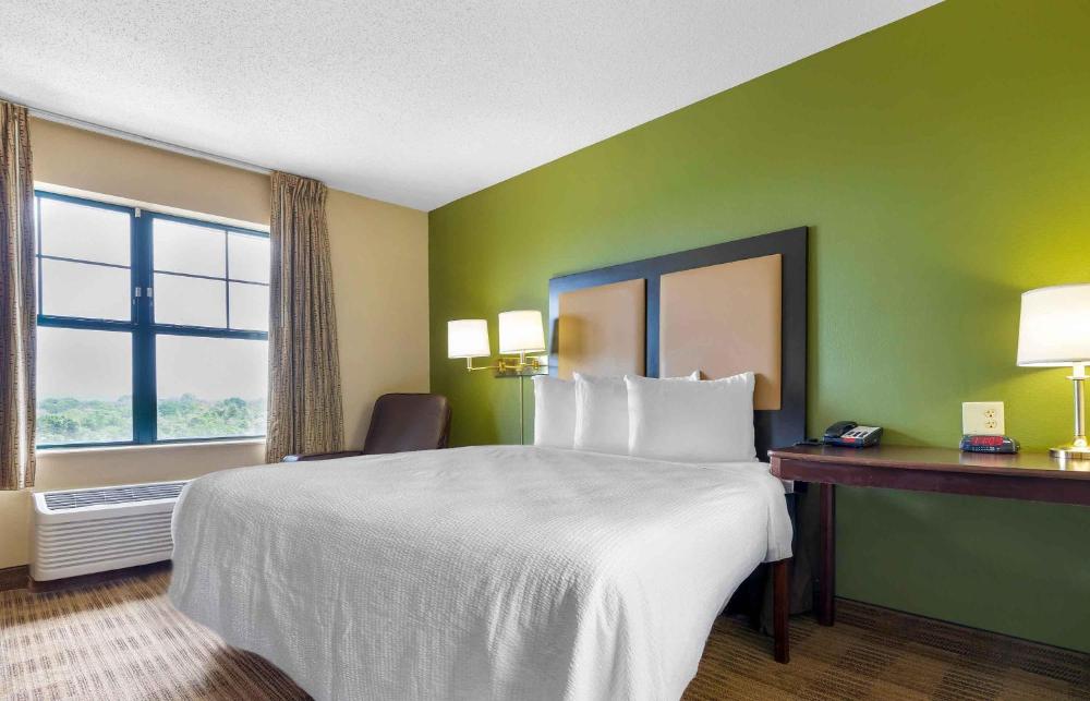 Queen studio with 1 Queen Bed - Disability Access/Non-Smoking interior